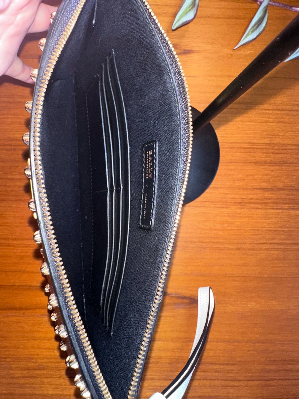 🖤🤍 Rare Bally Studded Leather Wristlet Clutch • Made in Italy • Mint Condition - Picture 9 of 12